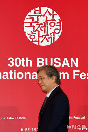 【フォト】釜山映画祭開幕作『仕方ない』記者懇談会