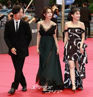 【フォト】南沙良＆出口夏希、仲良く登場＝釜山映画祭