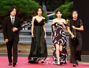 【フォト】南沙良＆出口夏希、仲良く登場＝釜山映画祭