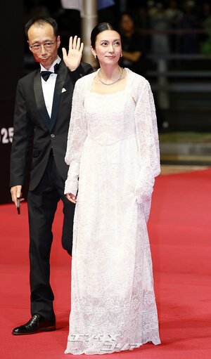 【フォト】柴咲コウ、純白ドレスで圧倒的オーラ＝釜山映画祭