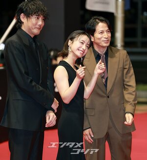 【フォト】仲良く登場した藤崎ゆみあ＆岡田准一＝釜山映画祭