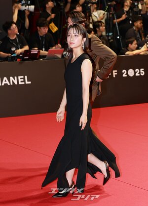 【フォト】仲良く登場した藤崎ゆみあ＆岡田准一＝釜山映画祭