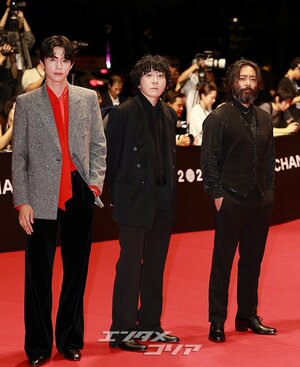 【フォト】ホン・ギョン＆ピョン・ソンヒョン監督＆山田孝之、『グッドニュース』チーム登場＝釜山映画祭