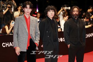 【フォト】ホン・ギョン＆ピョン・ソンヒョン監督＆山田孝之、『グッドニュース』チーム登場＝釜山映画祭