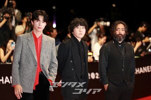 【フォト】ホン・ギョン＆ピョン・ソンヒョン監督＆山田孝之、『グッドニュース』チーム登場＝釜山映画祭