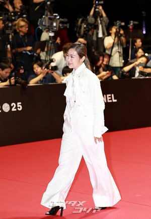 【フォト】『KPOPガールズ！　デーモン・ハンターズ』のマギー・カン監督登場＝釜山映画祭