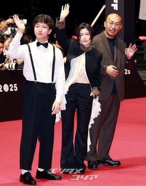 【フォト】髙田万作＆シム・ウンギョン＆三宅唱監督、『旅と日々』チーム登場＝釜山映画祭
