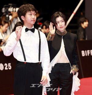 【フォト】髙田万作＆シム・ウンギョン＆三宅唱監督、『旅と日々』チーム登場＝釜山映画祭