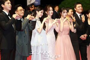 【フォト】ハン・ソヒ＆チョン・ジョンソ＆OH MY GIRLユアら、『プロジェクトY』チーム登場＝釜山映画祭