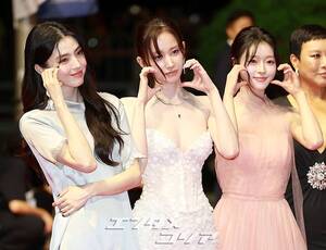 【フォト】ハン・ソヒ＆チョン・ジョンソ＆OH MY GIRLユアら、『プロジェクトY』チーム登場＝釜山映画祭