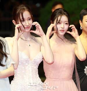 【フォト】ハン・ソヒ＆チョン・ジョンソ＆OH MY GIRLユアら、『プロジェクトY』チーム登場＝釜山映画祭