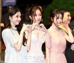 【フォト】ハン・ソヒ＆チョン・ジョンソ＆OH MY GIRLユアら、『プロジェクトY』チーム登場＝釜山映画祭
