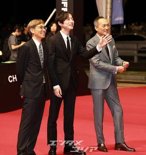 【フォト】渡辺謙＆坂口健太郎、そろって登場＝釜山映画祭