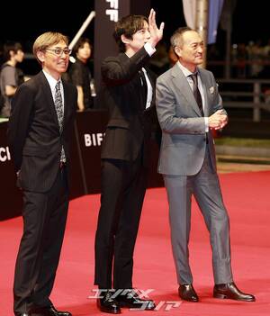 【フォト】渡辺謙＆坂口健太郎、そろって登場＝釜山映画祭