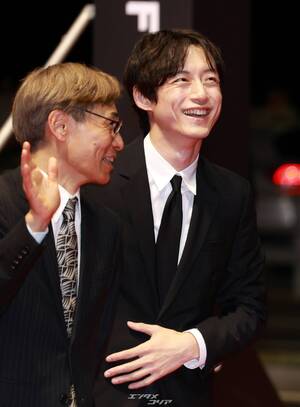 【フォト】二股疑惑浮上の坂口健太郎、少しやつれた顔＝釜山映画祭