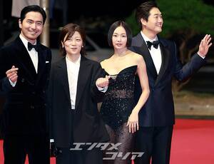 【フォト】ユ・ジテ＆クム・セロク＆イ・ジヌク「映画で会いましょう」＝釜山映画祭