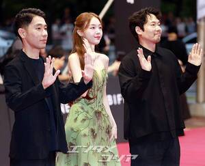 【フォト】結婚控えたパン・ミナ、グリーンのドレス姿が美しい＝釜山映画祭