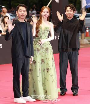 【フォト】結婚控えたパン・ミナ、グリーンのドレス姿が美しい＝釜山映画祭