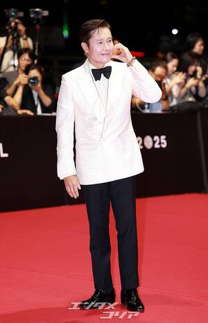 【フォト】パク・チャヌク監督＆イ・ビョンホン＆ソン・イェジンら、『仕方ない』チーム登場＝釜山映画祭