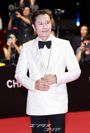 【フォト】パク・チャヌク監督＆イ・ビョンホン＆ソン・イェジンら、『仕方ない』チーム登場＝釜山映画祭