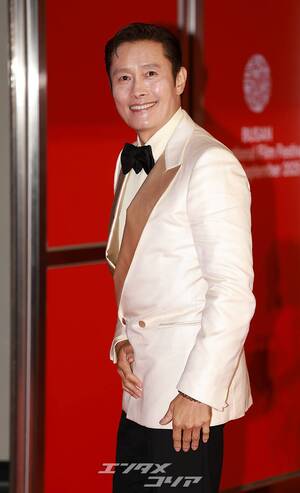 【フォト】パク・チャヌク監督＆イ・ビョンホン＆ソン・イェジンら、『仕方ない』チーム登場＝釜山映画祭