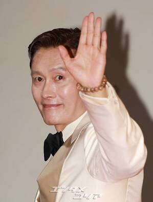 【フォト】パク・チャヌク監督＆イ・ビョンホン＆ソン・イェジンら、『仕方ない』チーム登場＝釜山映画祭