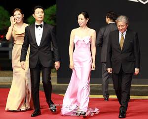 【フォト】パク・チャヌク監督＆イ・ビョンホン＆ソン・イェジンら、『仕方ない』チーム登場＝釜山映画祭