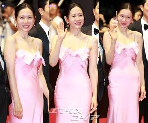 【フォト】ソン・イェジン、上品なピンクのドレス姿が愛らしい＝釜山映画祭
