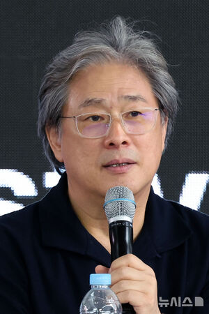 【フォト】パク・チャヌク監督＆イ・ビョンホン＆ソン・イェジンら、『仕方ない』オープントークに出席＝釜山映画祭