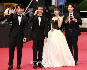 【フォト】第30回釜山映画祭のレッドカーペットを彩った豪華スターたち