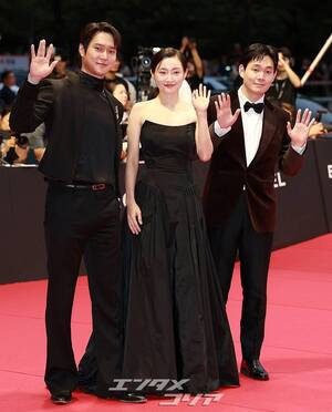 【フォト】第30回釜山映画祭のレッドカーペットを彩った豪華スターたち