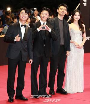 【フォト】第30回釜山映画祭のレッドカーペットを彩った豪華スターたち