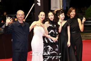 【フォト】第30回釜山映画祭のレッドカーペットを彩った豪華スターたち