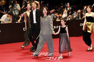 【フォト】第30回釜山映画祭のレッドカーペットを彩った豪華スターたち