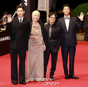 【フォト】第30回釜山映画祭のレッドカーペットを彩った豪華スターたち