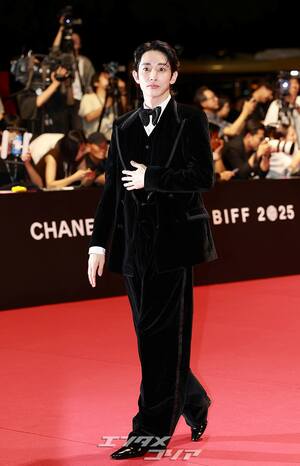 【フォト】第30回釜山映画祭のレッドカーペットを彩った豪華スターたち