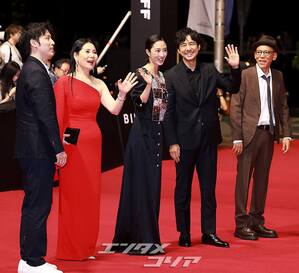 【フォト】第30回釜山映画祭のレッドカーペットを彩った豪華スターたち