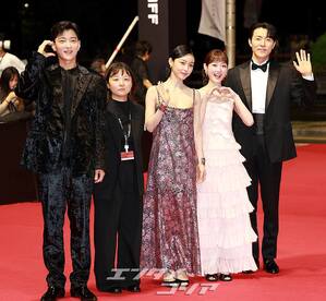 【フォト】第30回釜山映画祭のレッドカーペットを彩った豪華スターたち