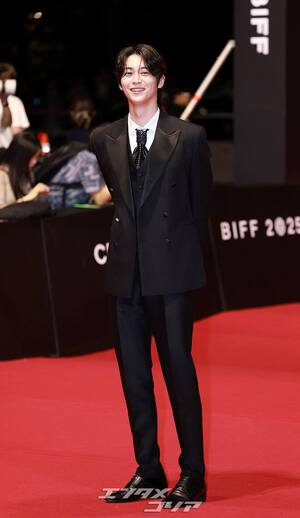 【フォト】第30回釜山映画祭のレッドカーペットを彩った豪華スターたち