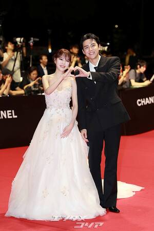 【フォト】第30回釜山映画祭のレッドカーペットを彩った豪華スターたち