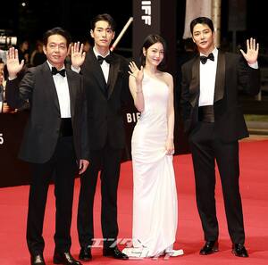 【フォト】第30回釜山映画祭のレッドカーペットを彩った豪華スターたち