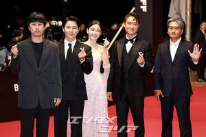 【フォト】第30回釜山映画祭のレッドカーペットを彩った豪華スターたち