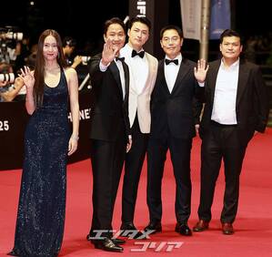 【フォト】第30回釜山映画祭のレッドカーペットを彩った豪華スターたち
