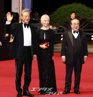 【フォト】第30回釜山映画祭のレッドカーペットを彩った豪華スターたち