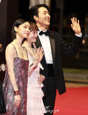 【フォト】愛らしい雰囲気のイ・ユミ＆チョン・ソニ＝釜山映画祭