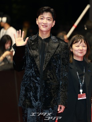 【フォト】愛らしい雰囲気のイ・ユミ＆チョン・ソニ＝釜山映画祭