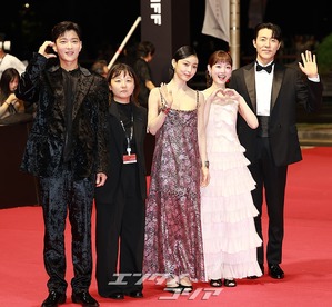 【フォト】愛らしい雰囲気のイ・ユミ＆チョン・ソニ＝釜山映画祭