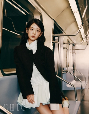 【フォト】チョン・スビンがこんなにシックに…大人の美しさあふれ中国ファッション紙カバー飾る