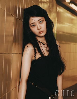 【フォト】チョン・スビンがこんなにシックに…大人の美しさあふれ中国ファッション紙カバー飾る