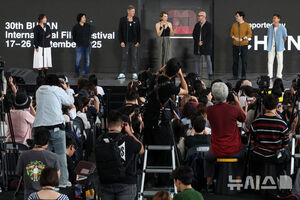 【フォト】ミラ・ジョヴォヴィッチ主演『プロテクター』舞台あいさつ＝釜山映画祭